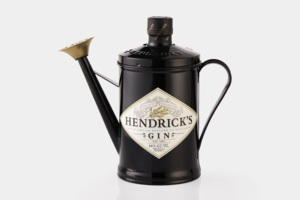 Hunter Luxury створює красу з подарунковим набором джину Hendrick’s Whimsical Watering Can